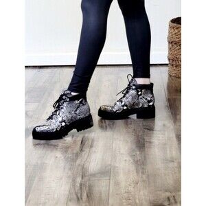 Marc Fisher Boots Womens 8 Leather Nula 2 Snakeskin Embossed Lug Chunky Combat